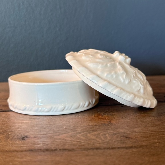 Royal Creamware Fine China Lidded Trinket Box - Picture 5 of 8